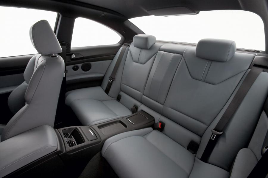 Интерьер BMW M3 Coupe (E92) 2007 года  (фото 22 из 44)